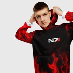 Толстовка с принтом Mass Effect N7 red fire Масс эффект Н7 огонь для мужчины, вид на модели спереди №3. Цвет основы: белый