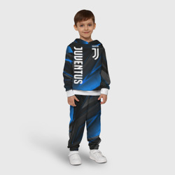 Костюм с принтом Juventus Ювентус для ребенка, вид на модели спереди №2. Цвет основы: белый