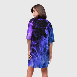 Платье с принтом Фиолетовый огонь для женщины, вид на модели сзади №2. Цвет основы: белый