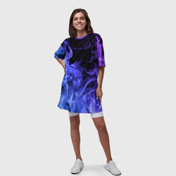 Платье с принтом Фиолетовый огонь для женщины, вид на модели спереди №3. Цвет основы: белый