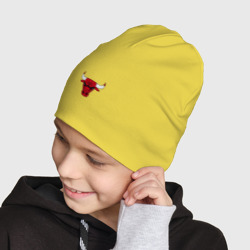 Шапка с принтом Chicago bulls лого для ребенка, вид на модели спереди №3. Цвет основы: желтый