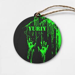 Деревянная игрушка круг Юрий следы рук в зеленой краске