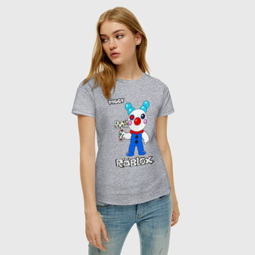 Женская футболка хлопок с принтом Свинка Пигги из Roblox, фото на моделе #1