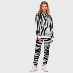 Костюм с принтом Zebra для женщины, вид на модели спереди №3. Цвет основы: белый