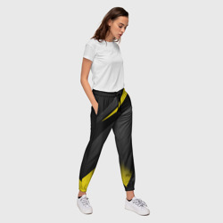 Брюки с принтом Sport wear yellow для женщины, вид на модели спереди №3. Цвет основы: черный