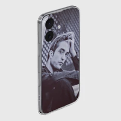 Чехол для iPhone 16 силиконовый с защитой камеры Роберт Паттинсон - фото 2