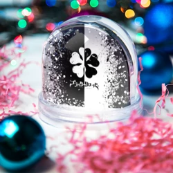 Игрушка Снежный шар Черный Клевер прямо разделенный фон - фото 2