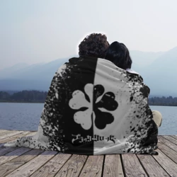 Плед 3D Черный Клевер прямо разделенный фон - фото 2