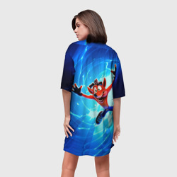 Платье с принтом Crash Bandicoot для женщины, вид на модели сзади №2. Цвет основы: белый