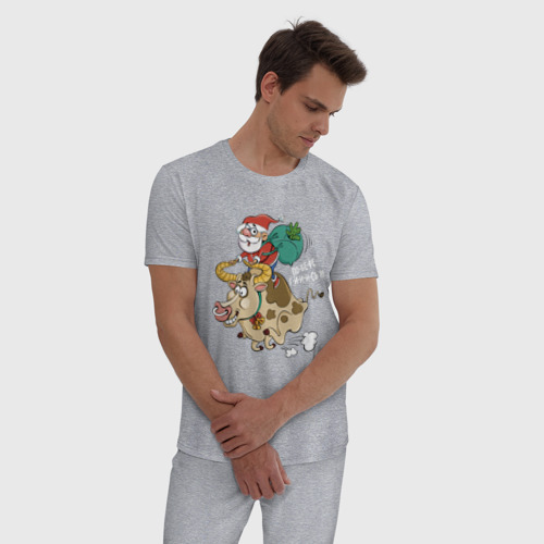 Мужская пижама хлопок с принтом Санта на олене, фото на моделе #1