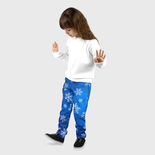 Детские брюки 3D с принтом Новый Год | Снежинки, фото на моделе #1