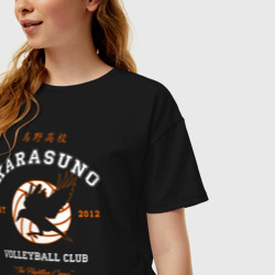 Футболка с принтом Karasuno volleyball club logotype для женщины, вид на модели спереди №2. Цвет основы: черный