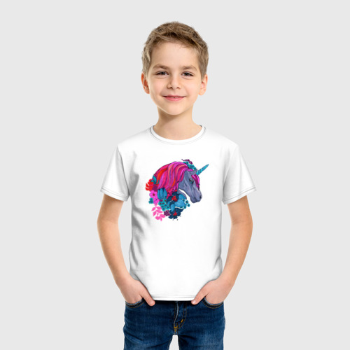 Детская футболка хлопок с принтом Сказочный Единорог в цветах, фото на моделе #1