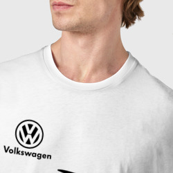Футболка с принтом Volkswagen для мужчины, вид на модели спереди №4. Цвет основы: белый