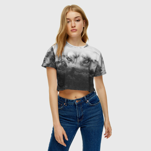 Женская футболка Crop-top 3D Образ волка над лесом, цвет 3D печать - фото 3