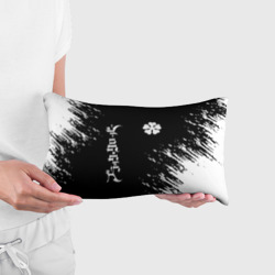 Подушка 3D антистресс Белый логотип Черный клевер на черном - фото 2