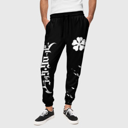 Белый логотип Черный клевер на черном – Мужские брюки 3D с принтом купить