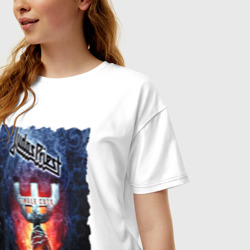 Футболка с принтом Judas Priest рок группа для женщины, вид на модели спереди №2. Цвет основы: белый