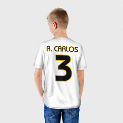 Футболка с принтом Р. Карлос футболка Реала для ребенка, вид на модели сзади №2. Цвет основы: белый