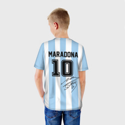 Футболка с принтом Форма Марадоны с автографом для мужчины, вид на модели сзади №2. Цвет основы: белый