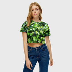 Женская футболка Crop-top 3D Зелёные листья на ветках - фото 2