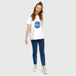 Футболка с принтом NASA Pizza для женщины, вид на модели спереди №3. Цвет основы: белый