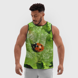 Мужская спортивная майка 3D Божья коровка на листке - фото 2