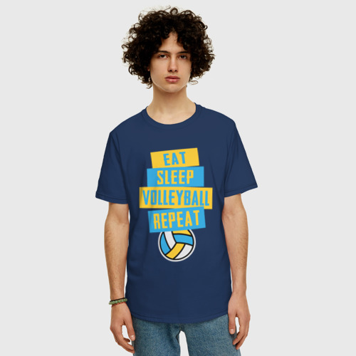 Мужская футболка хлопок Oversize с принтом Еда, сон, волейбол, фото на моделе #1