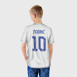 Футболка с принтом Модрич Реал Мадрид Форма 21-22 для ребенка, вид на модели сзади №2. Цвет основы: белый