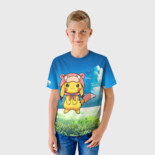 Детская футболка 3D с принтом Пикачу на природе, фото на моделе #1