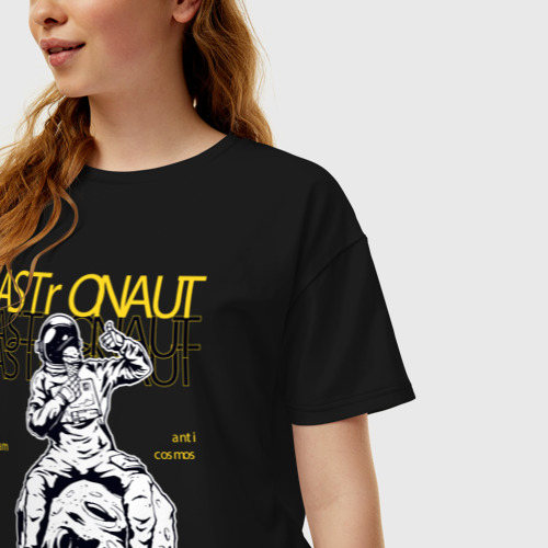 Женская футболка хлопок Oversize с принтом Космонавт сидит на луне, фото на моделе #1