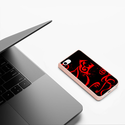 Чехол для iPhone 5/5S матовый Татуировка Дракена, цвет светло-розовый - фото 5