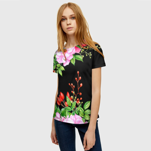 Женская футболка 3D с принтом Цветущий шиповник на черном, фото на моделе #1