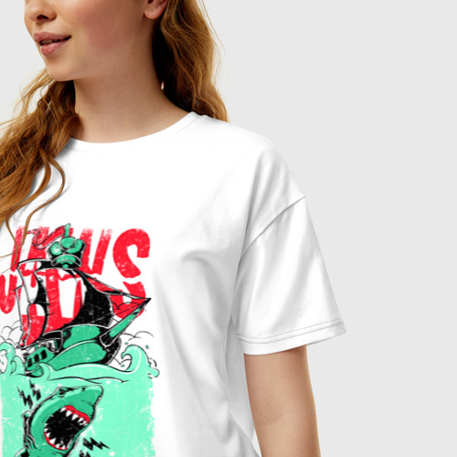 Женская футболка хлопок Oversize с принтом Корабль и акула, фото на моделе #1