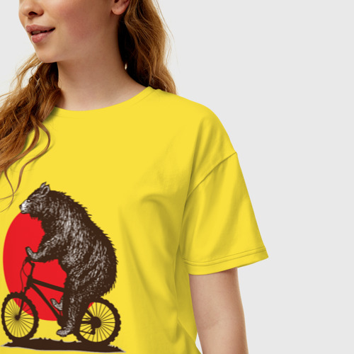 Женская футболка хлопок Oversize с принтом Медведь на велосиеде, фото на моделе #1