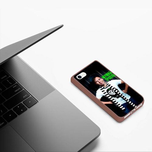 Чехол для iPhone 5/5S матовый Илья Лагутенко - Мумий Тролль, цвет коричневый - фото 5