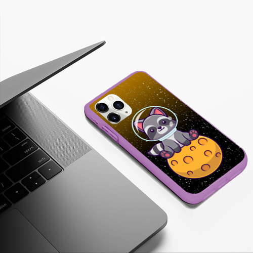 Чехол для iPhone 11 Pro Max матовый Енот астронавт лунный енот, цвет фиолетовый - фото 5