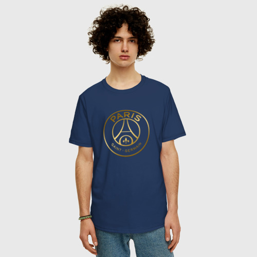 Мужская футболка хлопок Oversize с принтом PSG GOLD LOGO | ПСЖ ЗОЛОТО, фото на моделе #1