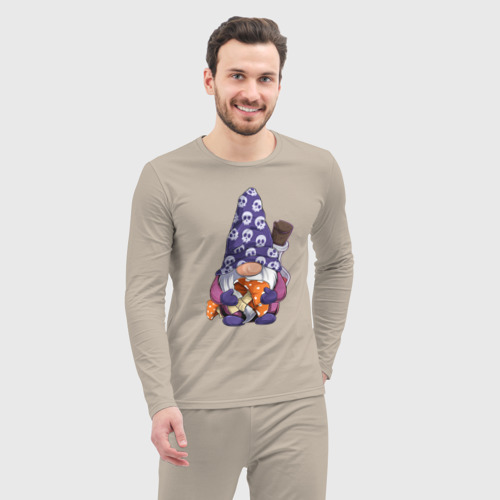 Мужская пижама с лонгсливом хлопок Гном с мухомором, цвет миндальный - фото 5