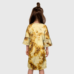 Платье с принтом Жареный блин текстура для ребенка, вид на модели сзади №2. Цвет основы: белый