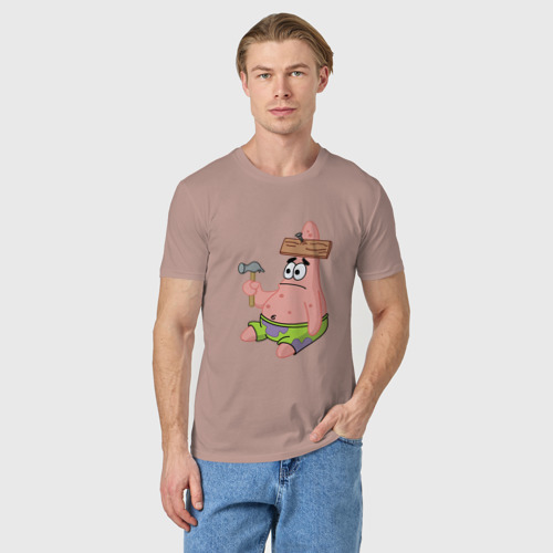 Мужская футболка хлопок Патрик стар строитель, цвет пыльно-розовый - фото 3