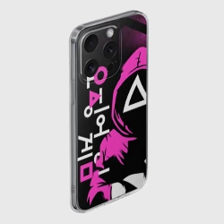 Чехол для iPhone 15 Pro Max силиконовый с защитой камеры Игра в кальмара красные костюмы - фото 2