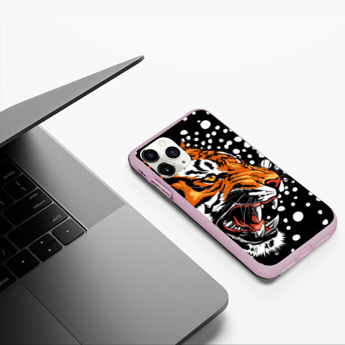 Чехол для iPhone 11 Pro матовый Амурский тигр и снегопад, цвет розовый - фото 5