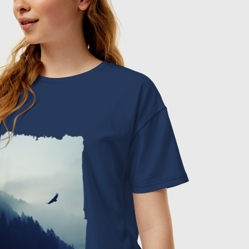 Женская футболка хлопок Oversize Орёл над лесом eagle, цвет темно-синий - фото 3