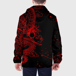 Куртка с принтом Токийские мстители: красный дракон для мужчины, вид на модели сзади №2. Цвет основы: белый