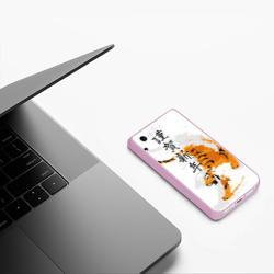 Чехол с принтом Китайский тигр с иероглифами для любого человека, вид спереди №5. Цвет основы: розовый