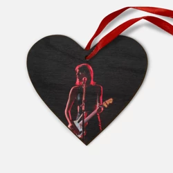 Деревянная игрушка Сердце Тейлор на концерте