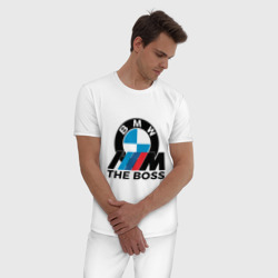 Пижама с принтом BMW boss для мужчины, вид на модели спереди №2. Цвет основы: белый