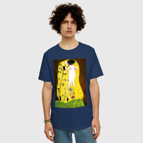 Мужская футболка хлопок Oversize Густав Климт влюблённые поцелуй с котом, цвет темно-синий - фото 3