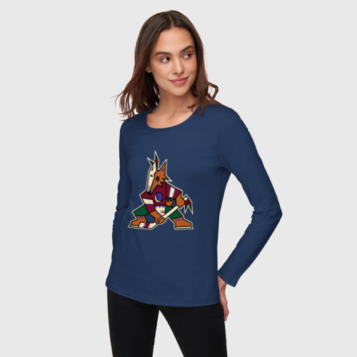 Женский лонгслив хлопок Аризона Койотис логотип, цвет темно-синий - фото 3